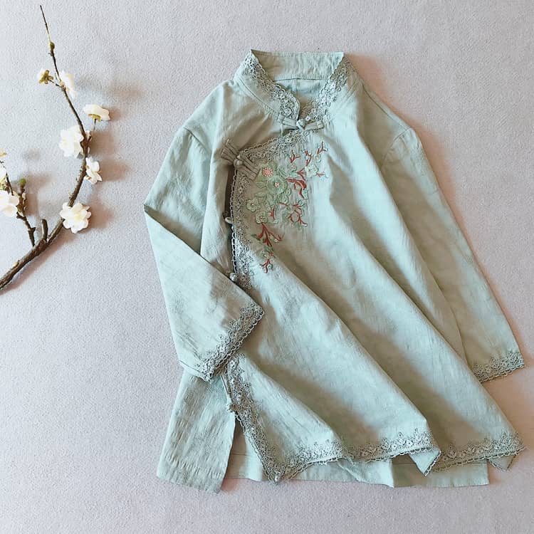 Qipao Blouse with Flower Embroidery