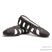 Load image into Gallery viewer, wudang taoist shoes with rubber soles wearing in spring and autumn
