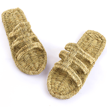 Load image into Gallery viewer, Chinese Straw Slippers with Three-Panel Vamp
