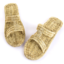 Load image into Gallery viewer, Chinese Straw Slippers with Two-Panel Vamp
