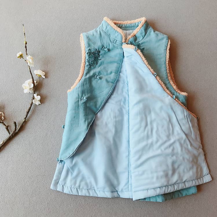 Inside of a blue padded qipao/cheongsam vest