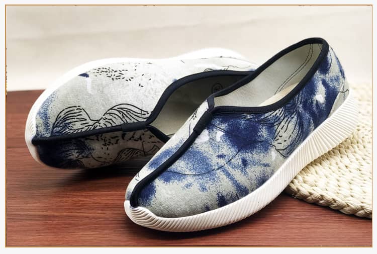 Shaolin monk shoes with modern soft soles and Chinese painting color