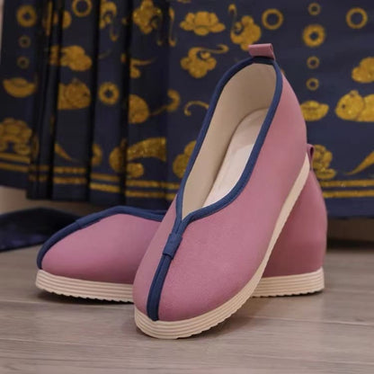 Pink traditional Chinese shoes for women in Qing dynasty with blue rim